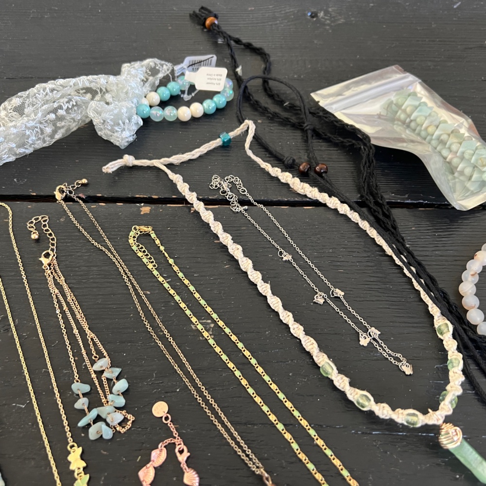 *Stones, Metal, & Beads 14 Pc. Miscellaneous Charm, Bracelet & Necklace Lot - Picture 15 of 16